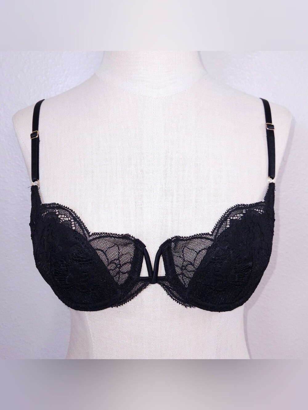 Vintage Victoria's Secret Black Lace Bra 36B Very Sexy Push-Up Without Padding